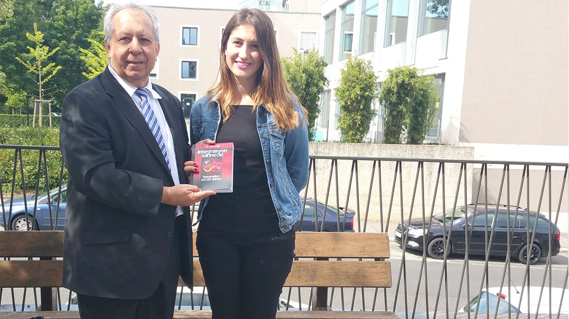 Dr. Latif Çelik, &quot;Entegrasyon Sahnede&quot; Adlı Tiyatro Projesiyle Farklı Bir Yaklaşım Sunuyor